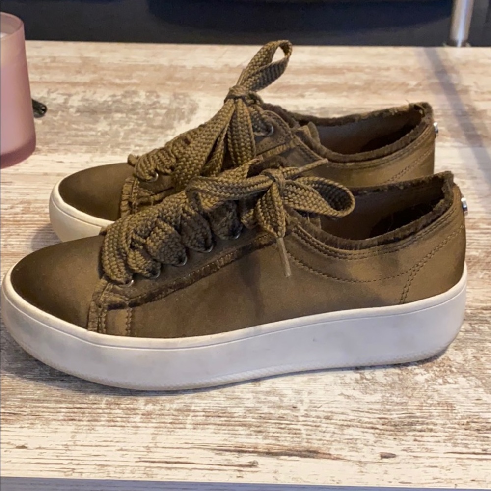 Olive green fashion sneaker